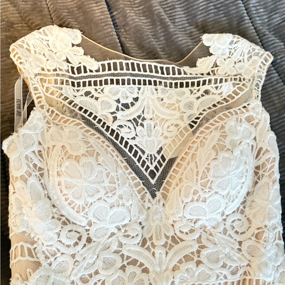 Elegant Lace Sleeveless Top